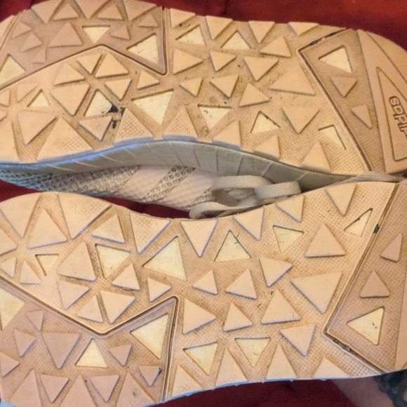 shoes - Picture 3 of 4